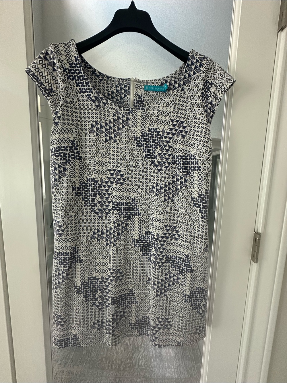 Tori Richard Navy Geometric Shift Top